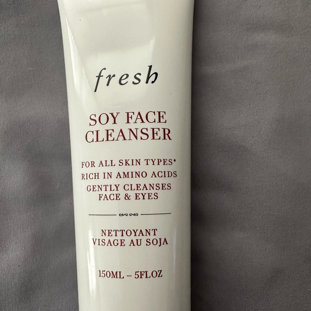 Fresh White Soy Face Cleanser Gentle Exfoliant - Picture 2 of 3